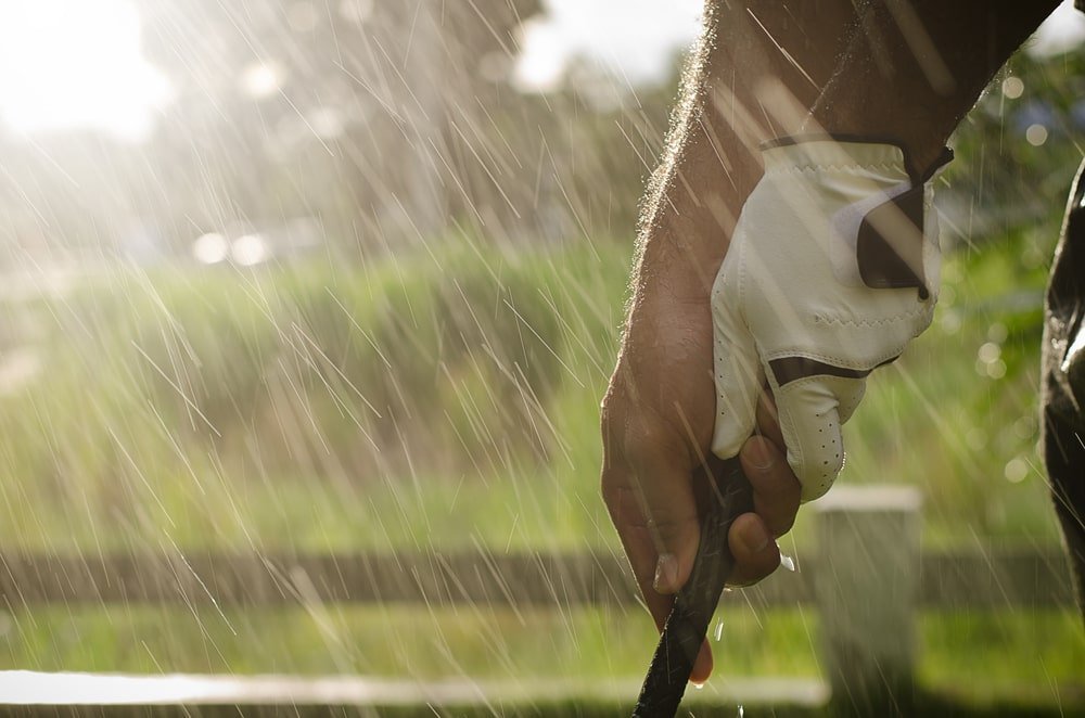 Choosing the Best Golf Gear for All-Season Play: Materials That Perform Year-Round - Breezy Golf